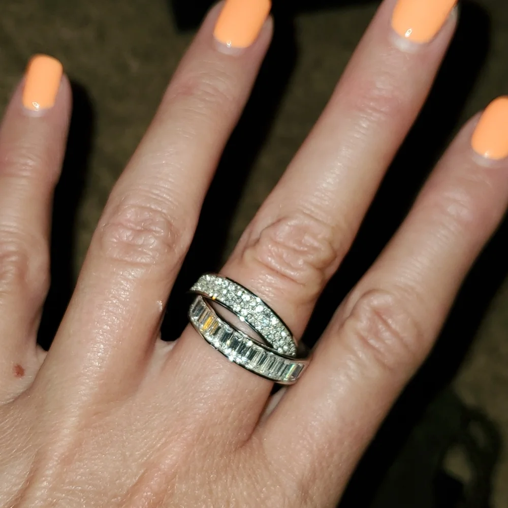 MKors double ring comes with pouch and bg size 8 - Picture 3 of 11